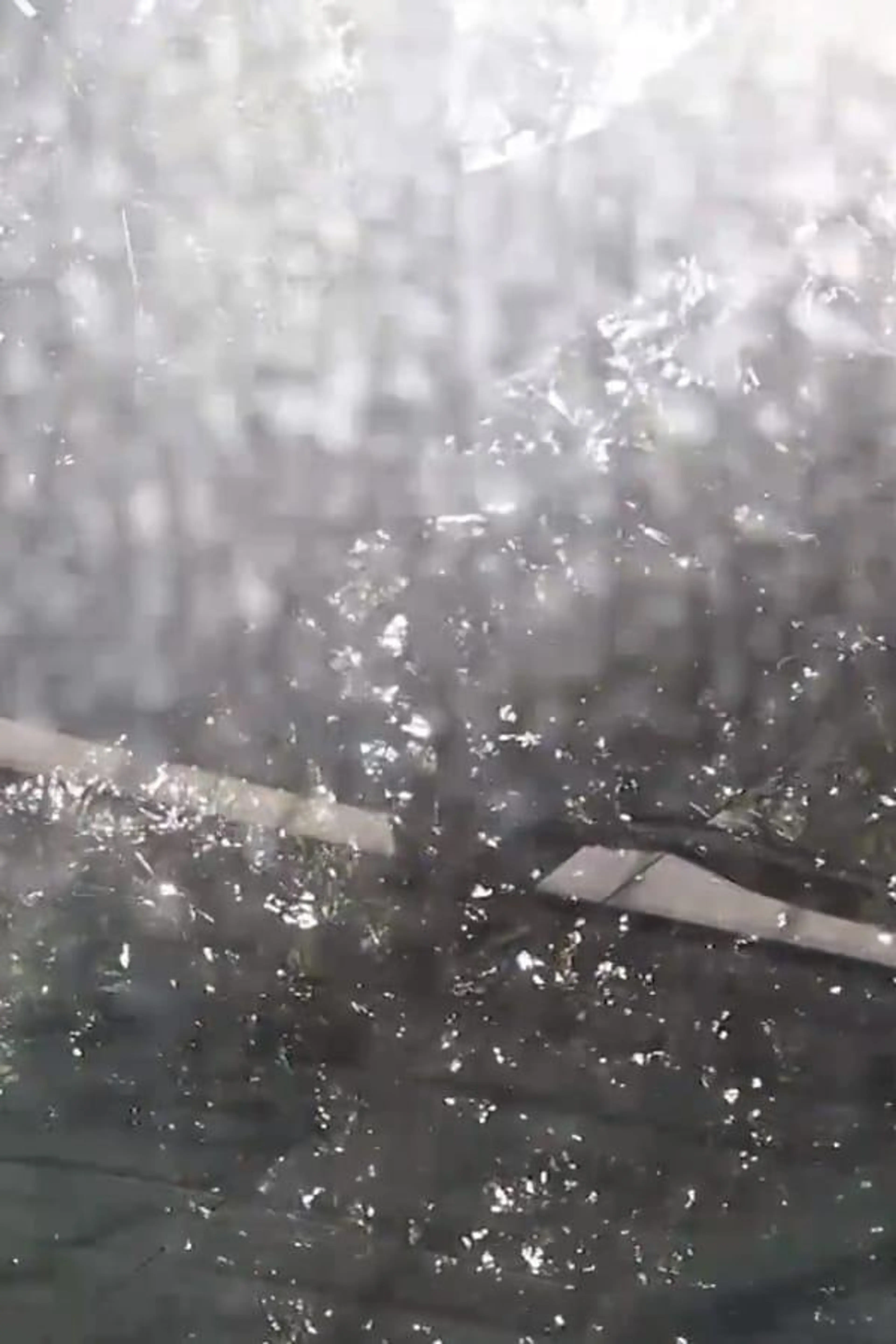 The ink fades in waves