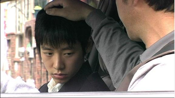 머리 위에 숯불