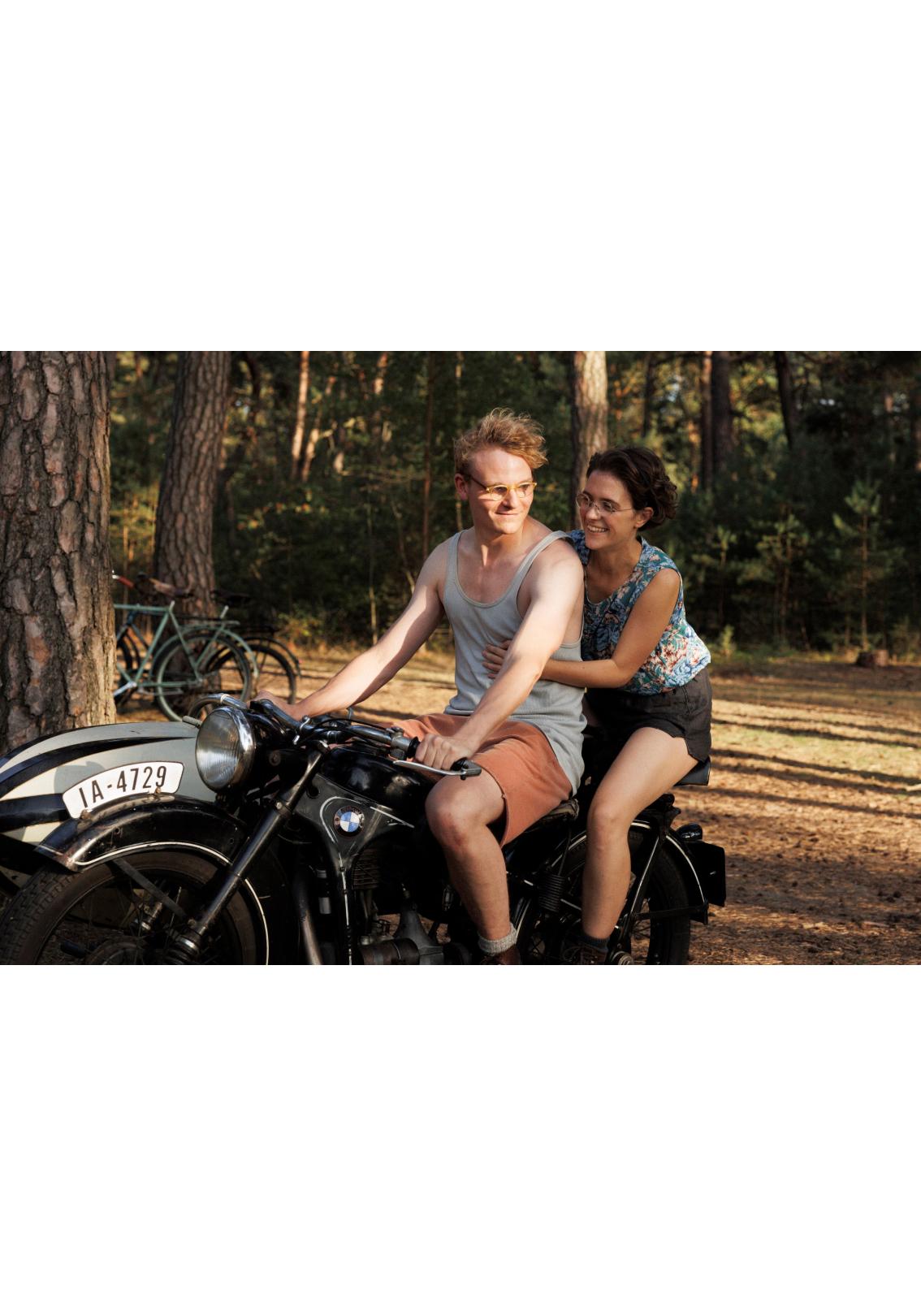 프롬 힐데, 위드 러브