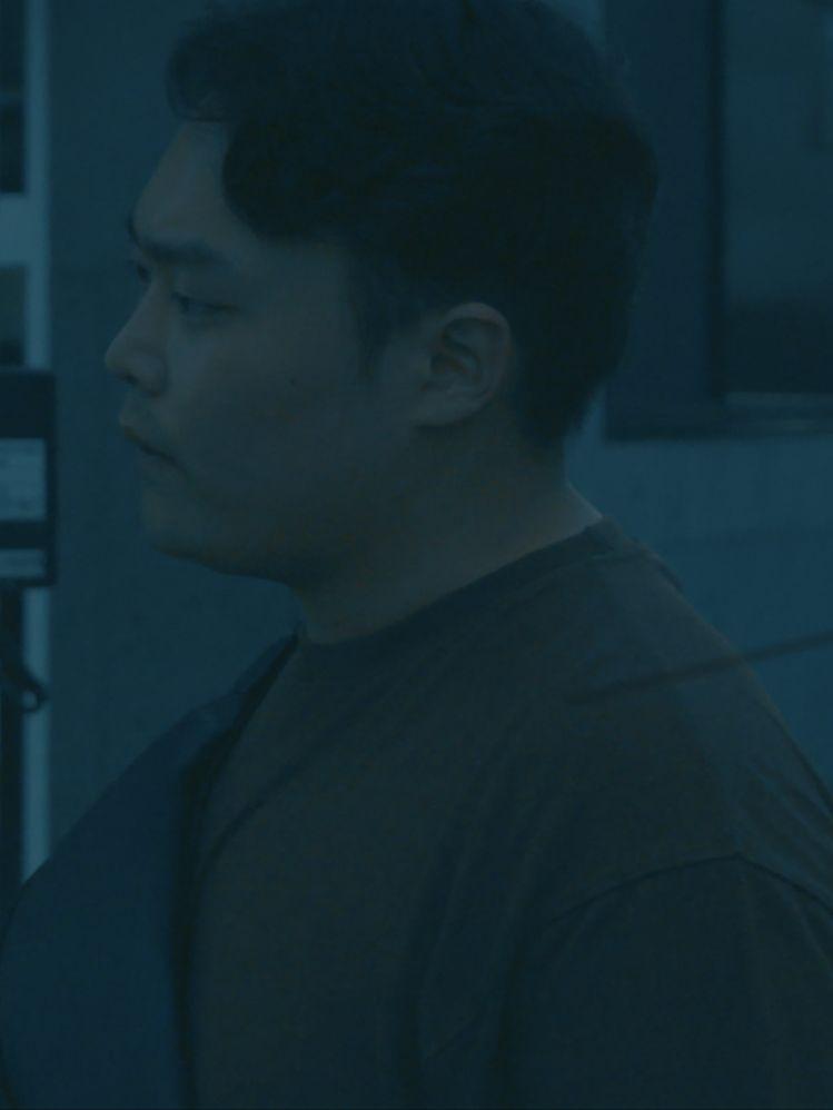 뭘 야려?