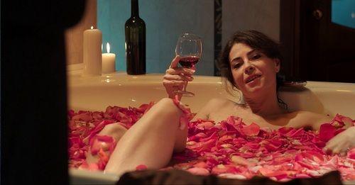 안나와 바노, 욕조와 와인
