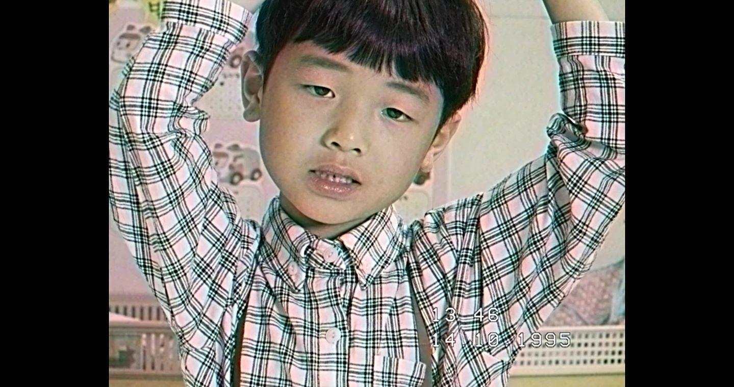 항상 똑같은 표정의 남자
