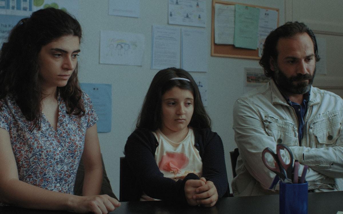 아몬드 나무 사이